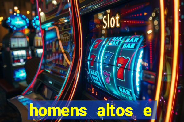 homens altos e magros pelados